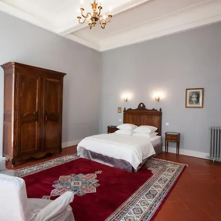 La Barbes Апартаменти