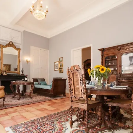 La Barbes Апартаменти