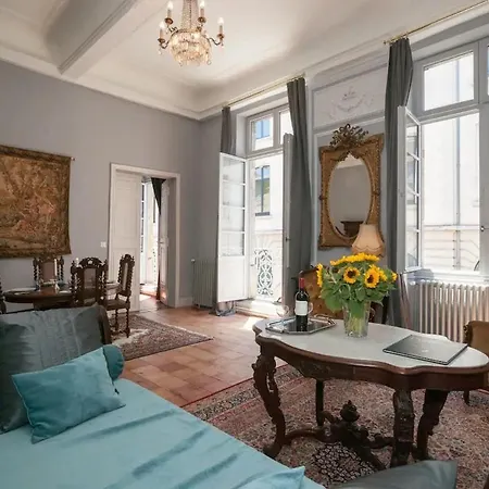 La Barbes Apartment *