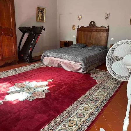 La Barbes Apartment